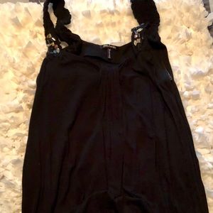 Flowy tank top by Daisy Fuentes!